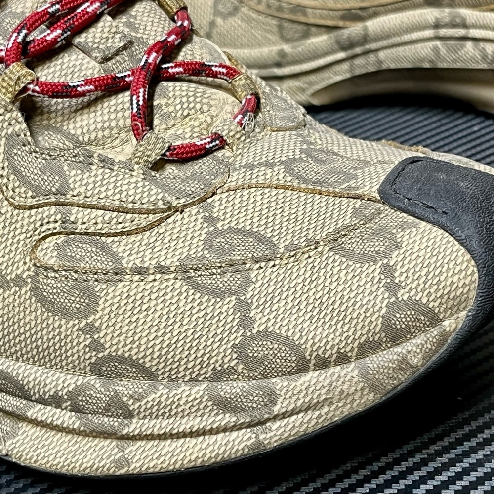 Gucci Run Sz 12.5  Beige Monogram Sneakers with Red Accents - Picture 3 of 11